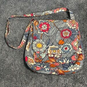 NWOT Vera Bradley large grey floral purse